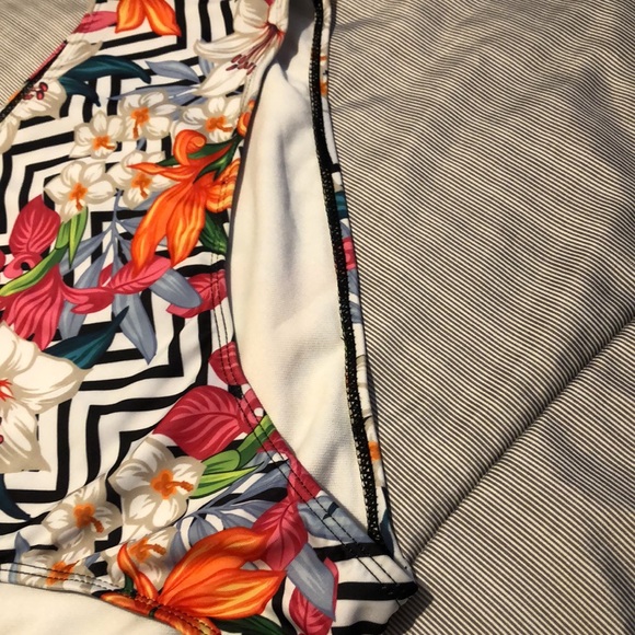 SHEIN Ladies Swimsuit Bottom. - Picture 5 of 5